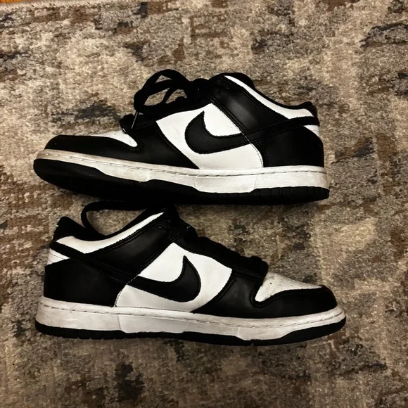 Nike Panda Dunks - Picture 2 of 4